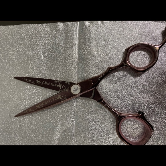 Hairstyling scissors. - Picture 2 of 5